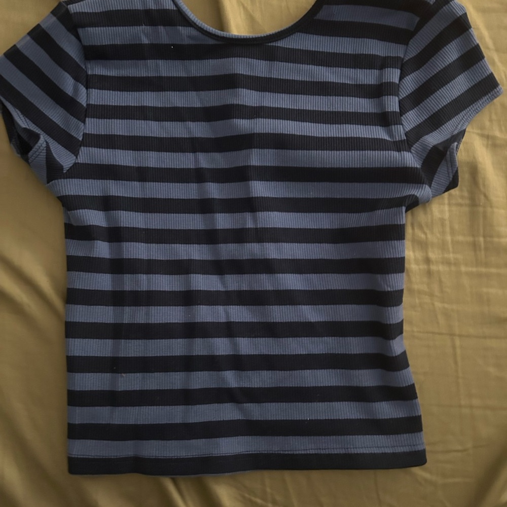 Edikted open back tee, navy blue and blue stripes!